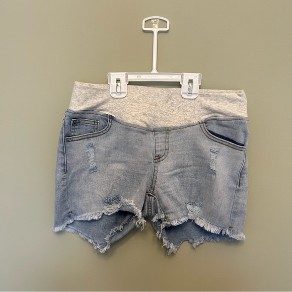 Maternity denim shorts, under the bump fit. UEC - Picture 3 of 3